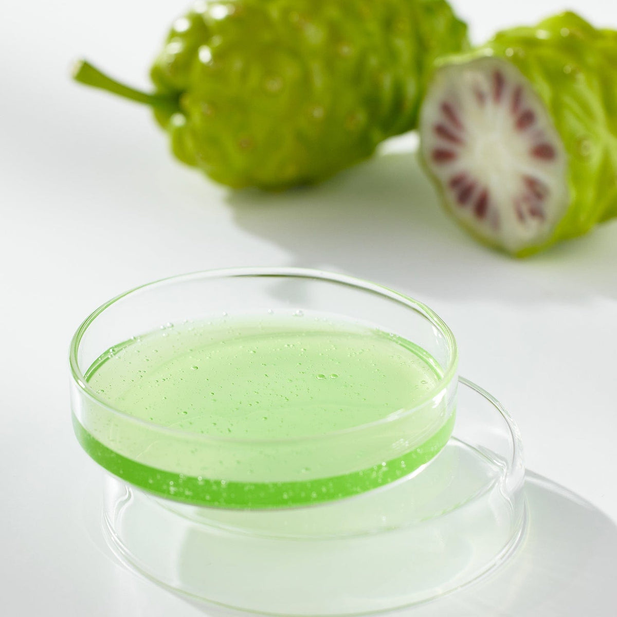 Texture verte de l’ampoule visage CELIMAX au noni